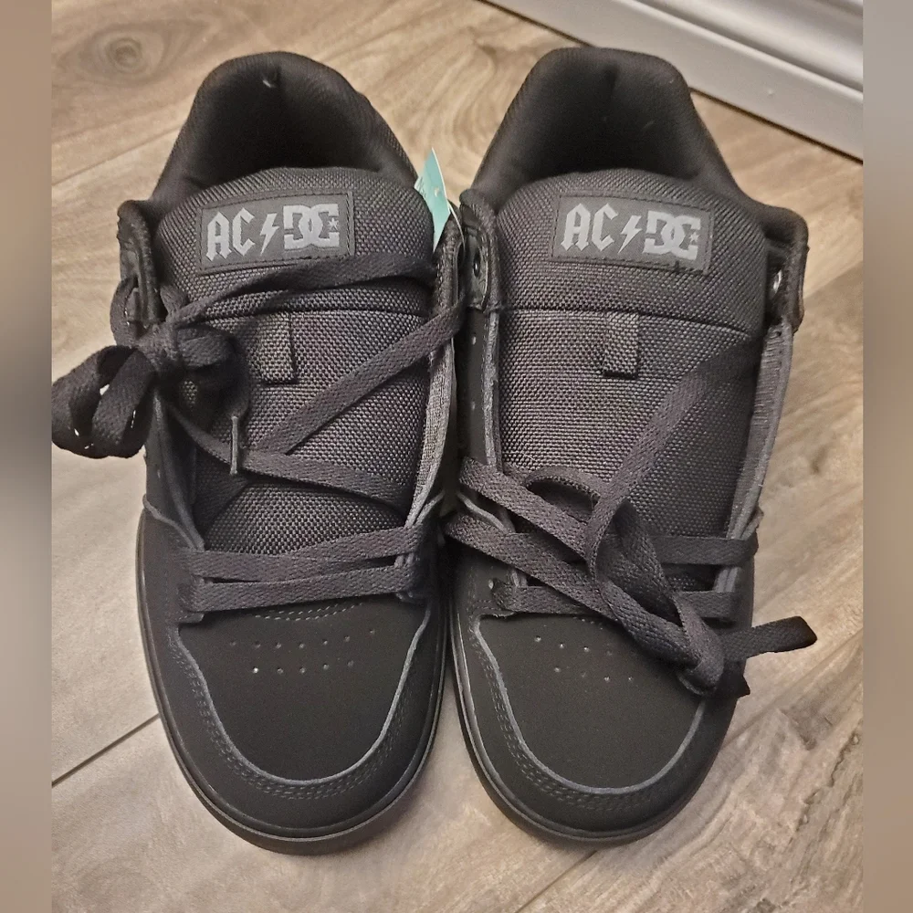 BNWT Mens DC AC/DC Shoes, Size 9.5 - Picture 4 of 12